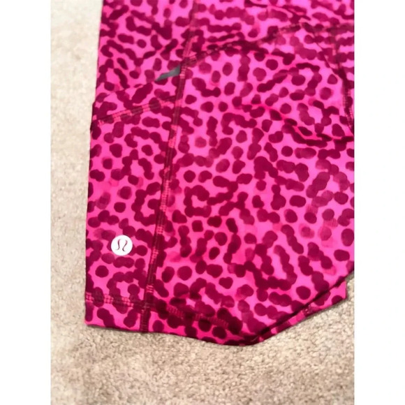 Retired print Lululemon What The Sport Short In Black/Pink Cheetah Print Size 4 - Picture 10 of 14